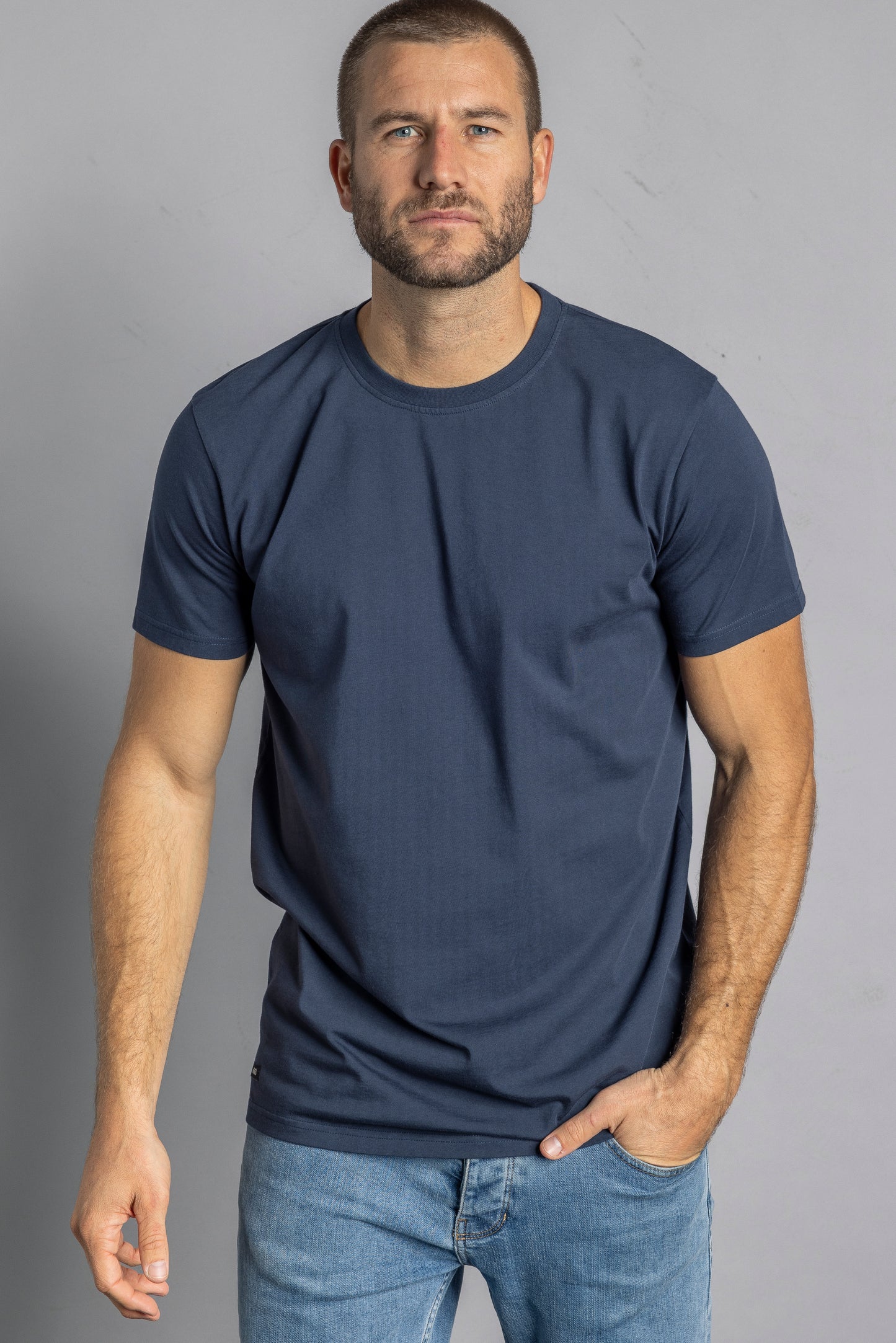 PRE-LOVED Premium Blank T-Shirt SLIM, L