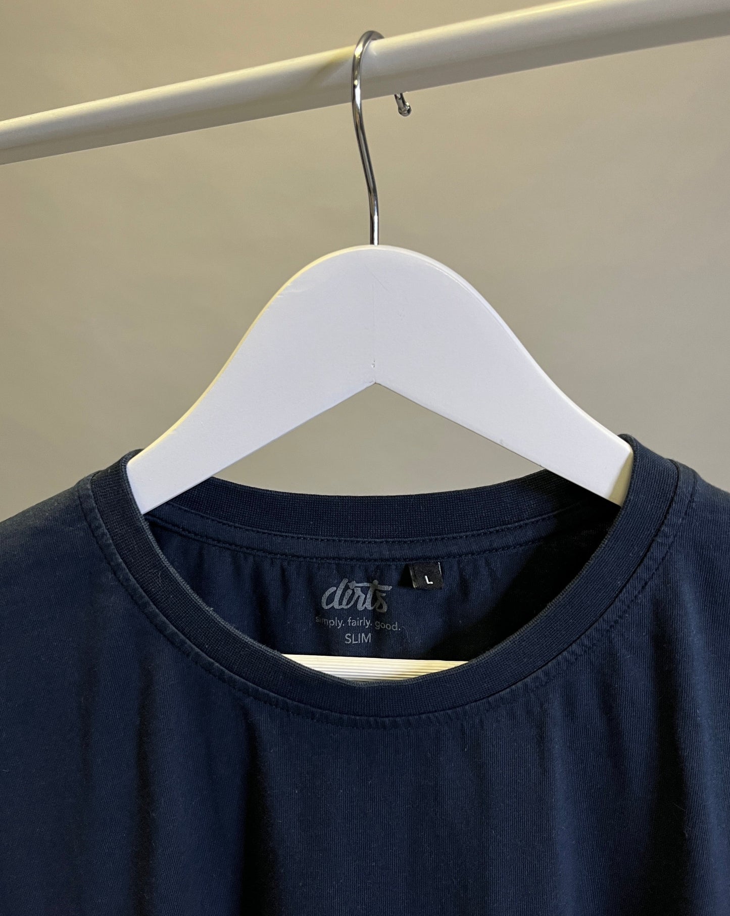 PRE-LOVED Premium Blank T-Shirt SLIM, L