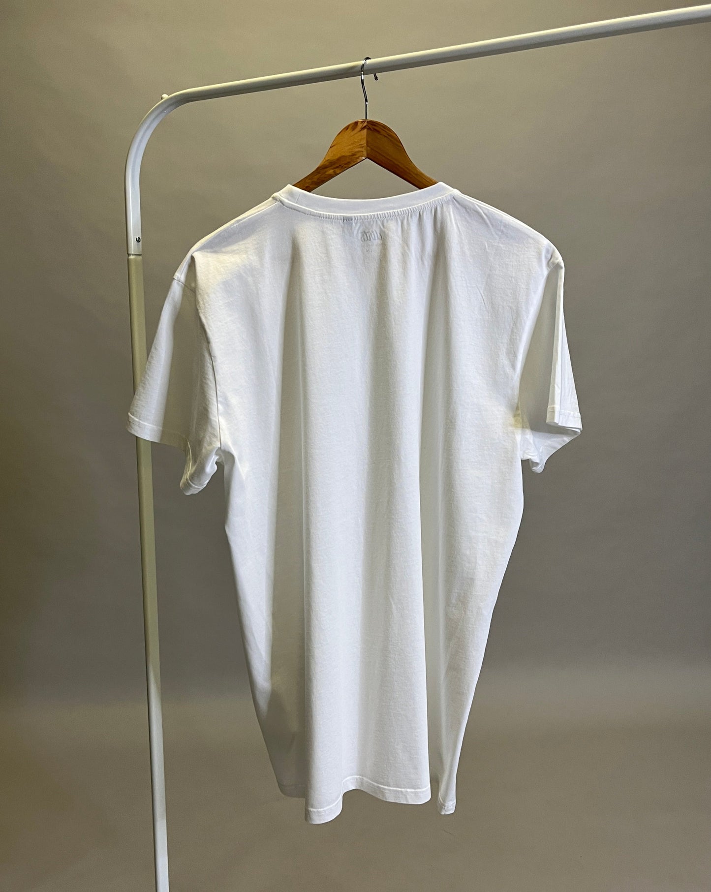 PRE-LOVED Premium Blank T-Shirt STANDARD, L