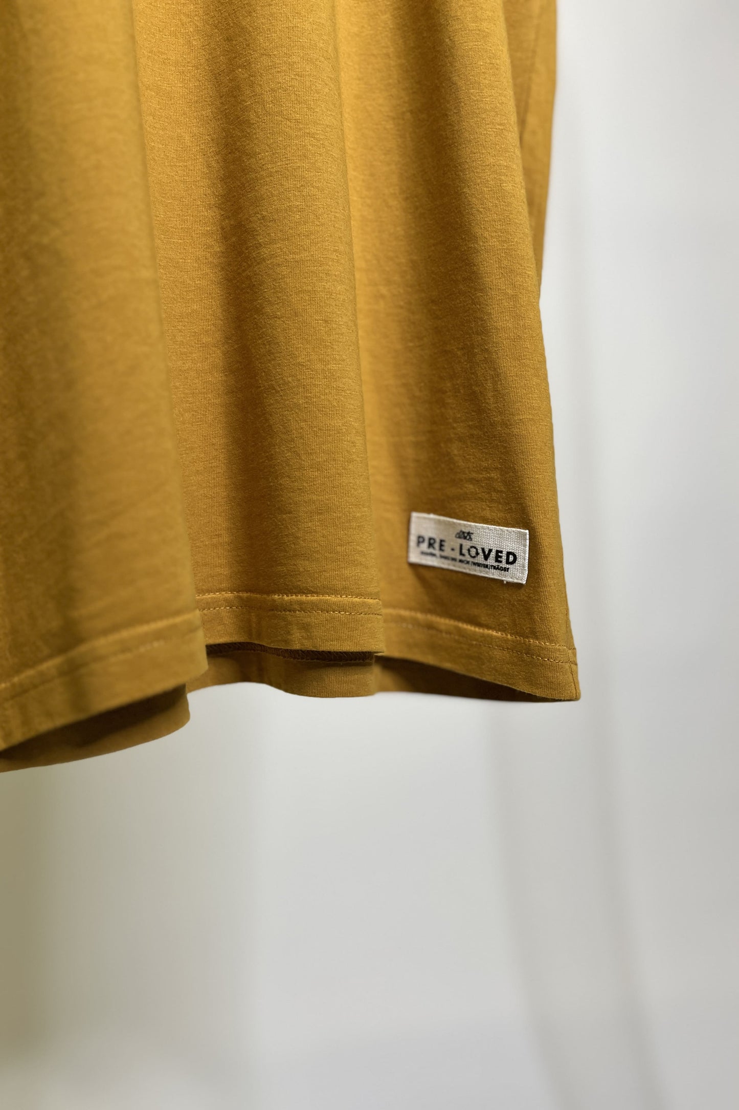 PRE-LOVED Premium Blank T-Shirt STANDARD, XS