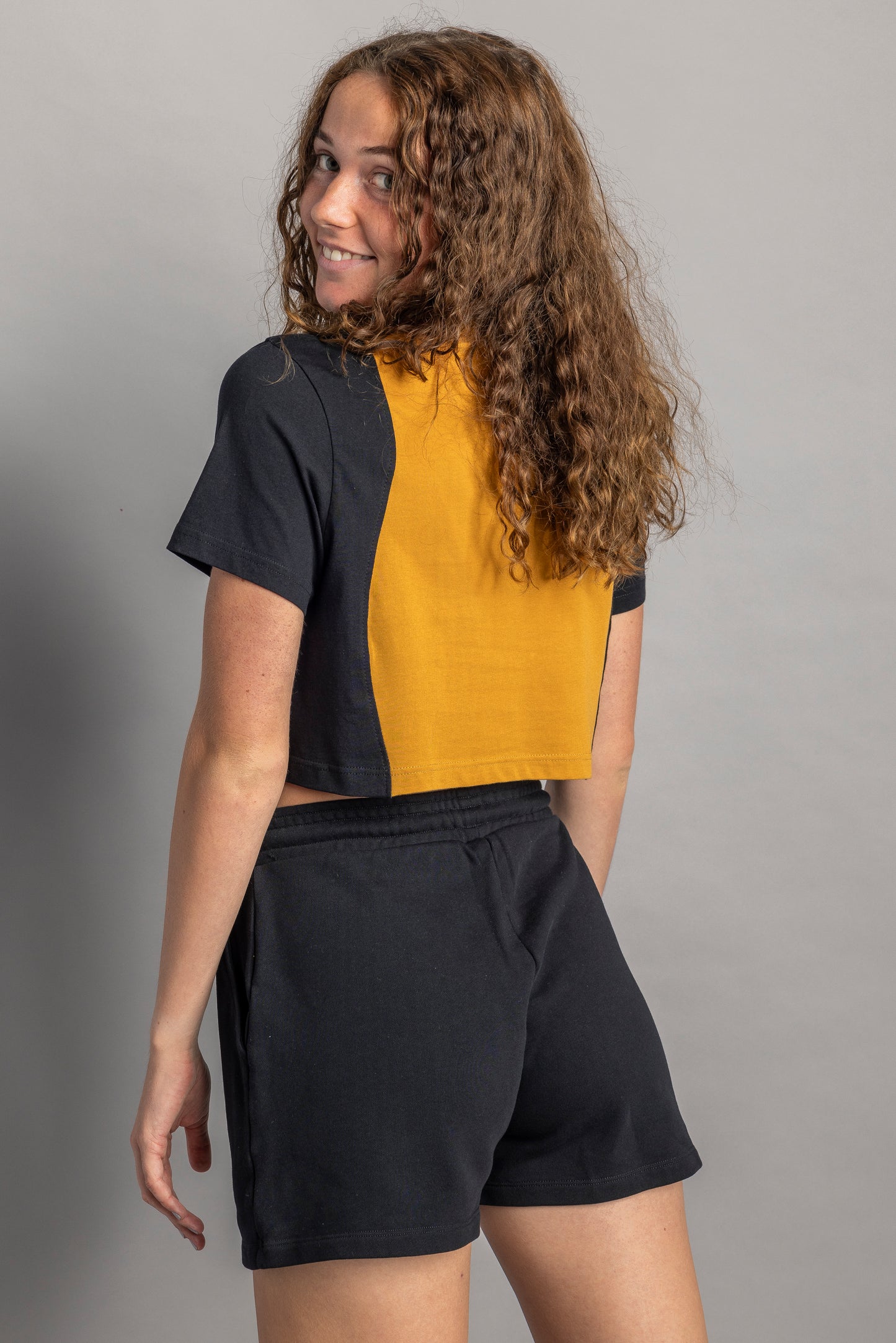 UPCYCLING Cropped T-Shirt Mustard & Black, XS