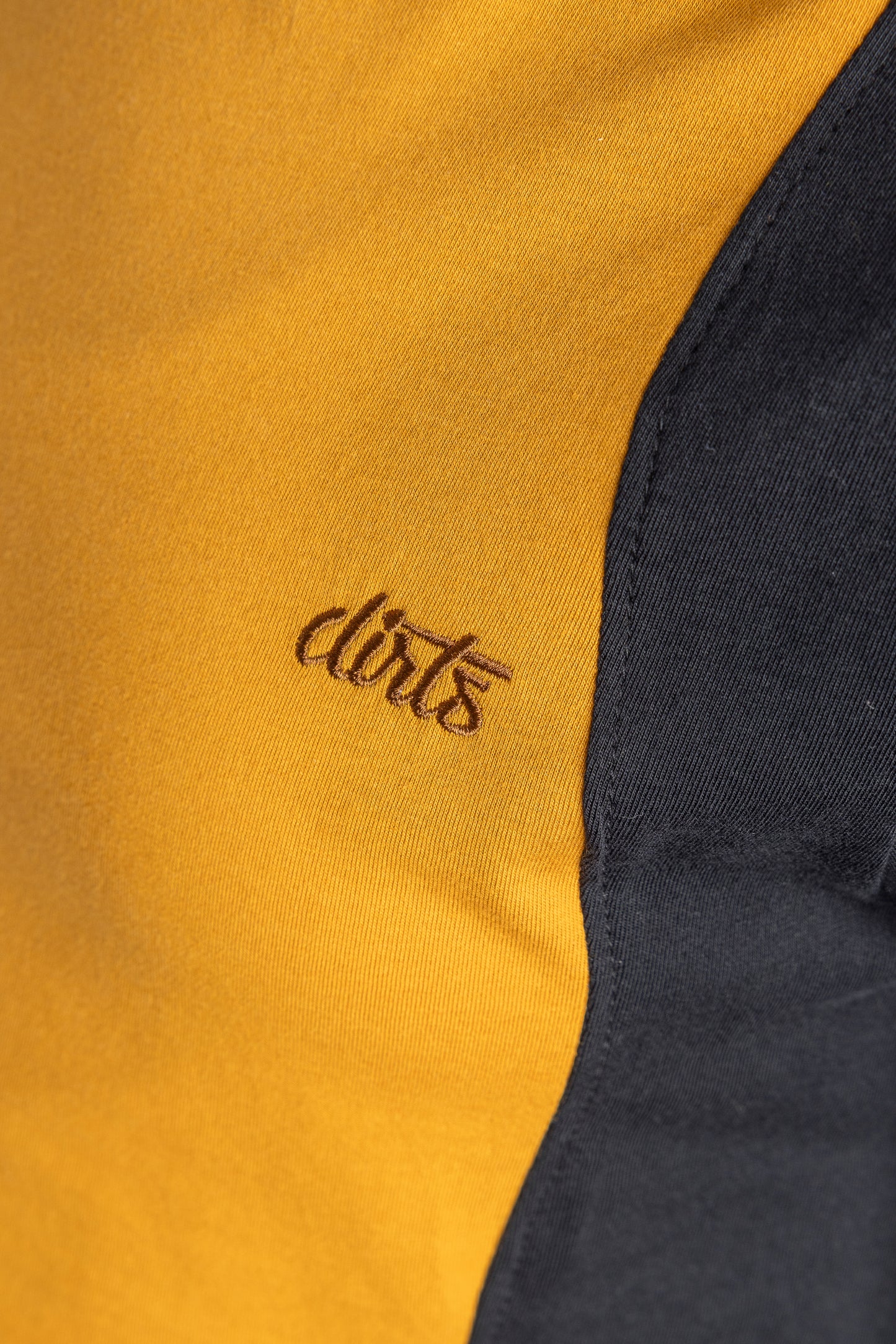 UPCYCLING Cropped T-Shirt Mustard & Black, XS