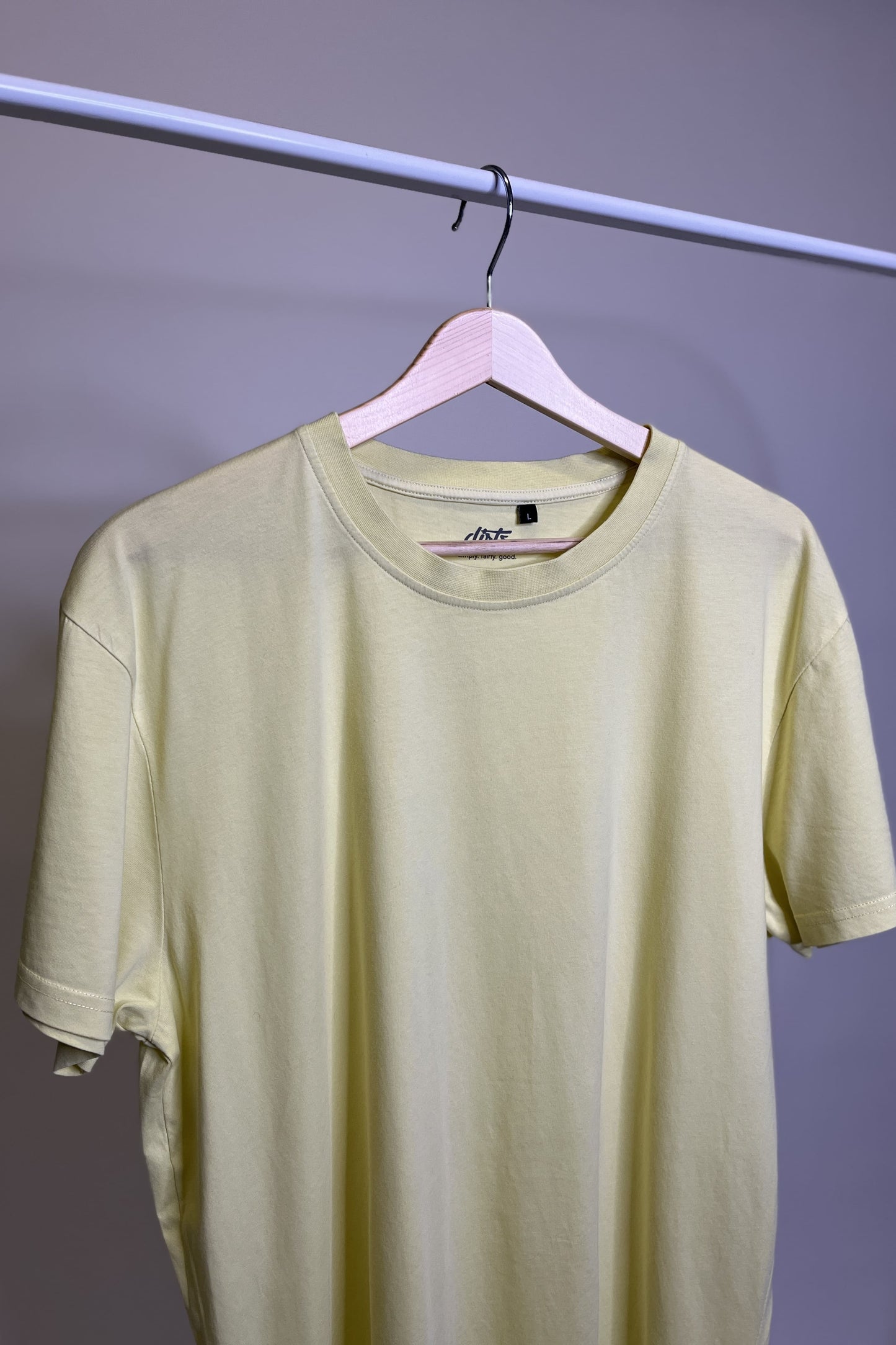 PRE-LOVED Premium Blank T-Shirt SLIM, L