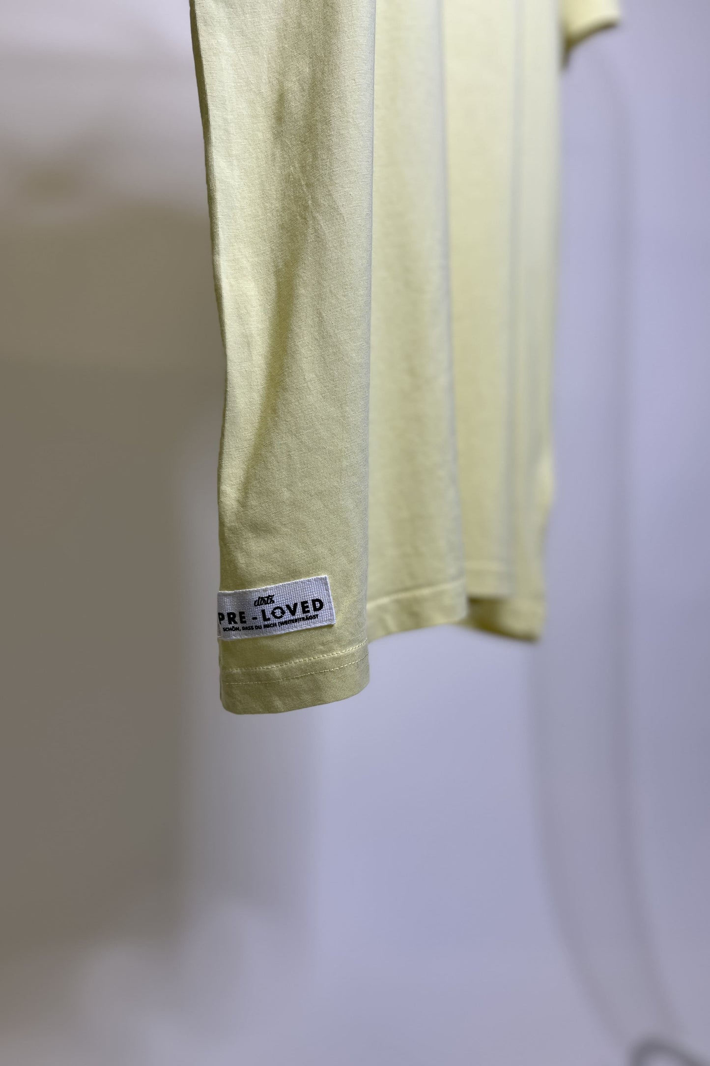 PRE-LOVED Premium Blank T-Shirt SLIM, L