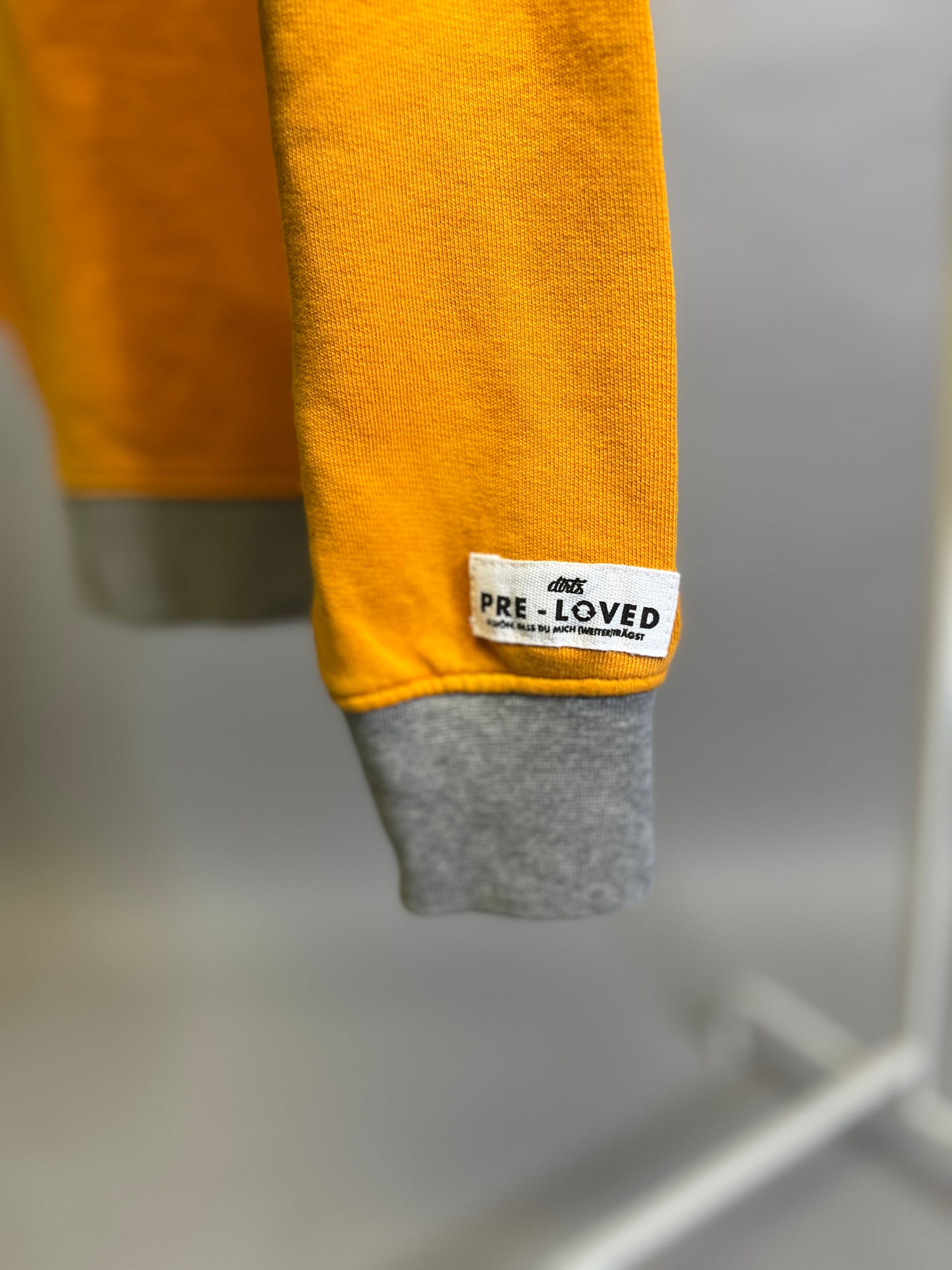 PRE-LOVED Color Block Raglan, S