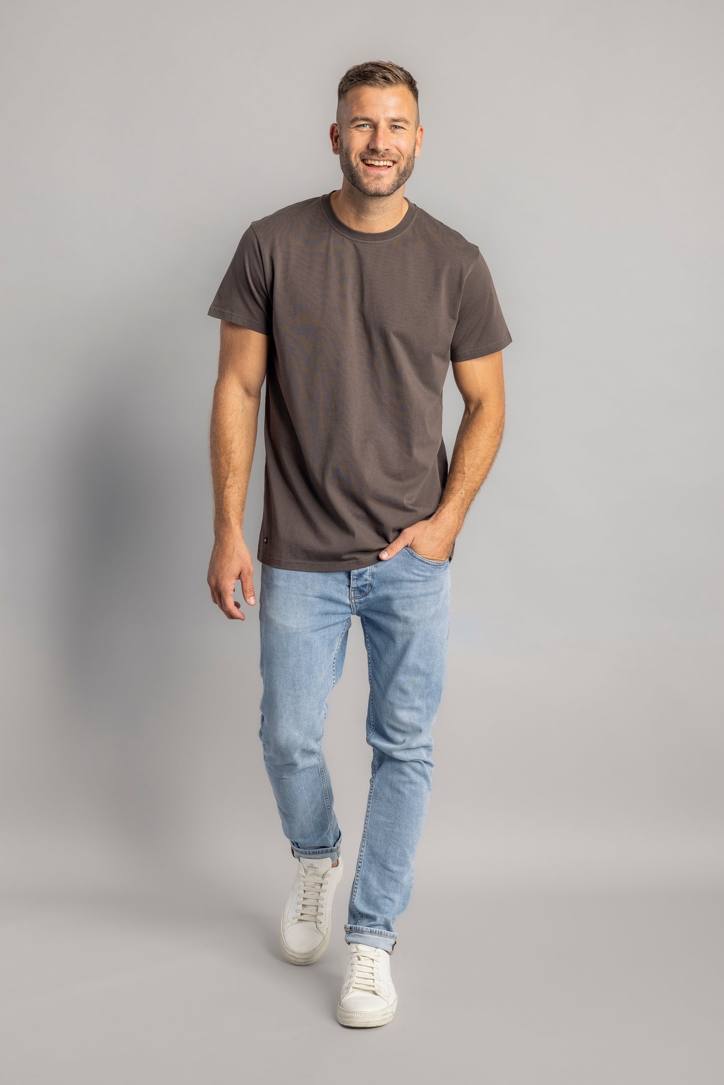 Premium Blank T-Shirt STANDARD, Chestnut